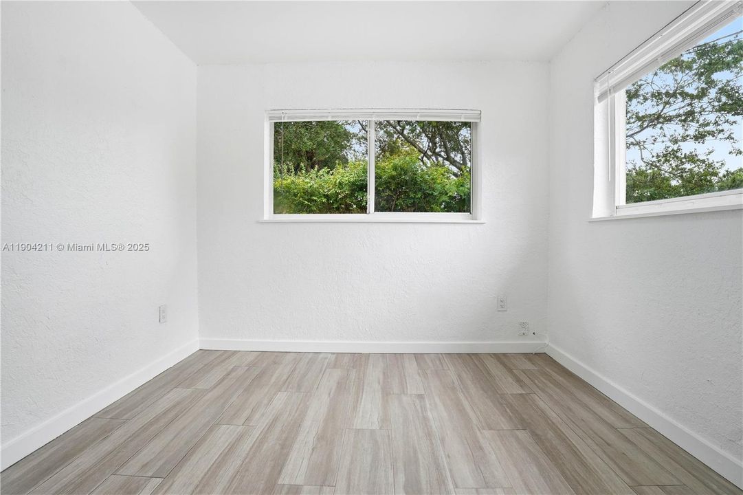 For Rent: $2,250 (2 beds, 1 baths, 700 Square Feet)