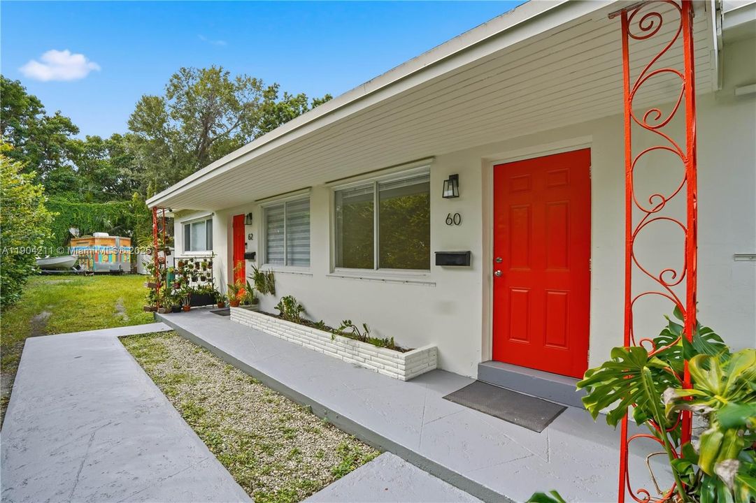 For Rent: $2,250 (2 beds, 1 baths, 700 Square Feet)