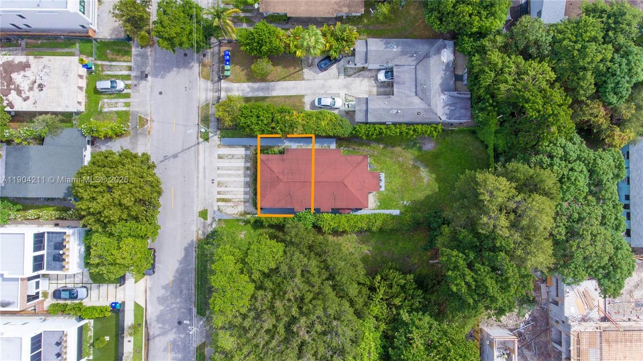 For Rent: $2,250 (2 beds, 1 baths, 700 Square Feet)