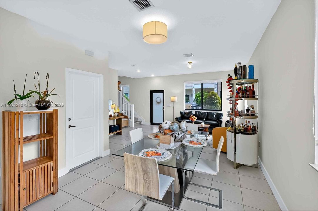 En Venta: $859,900 (3 camas, 3 baños, 1929 Pies cuadrados)