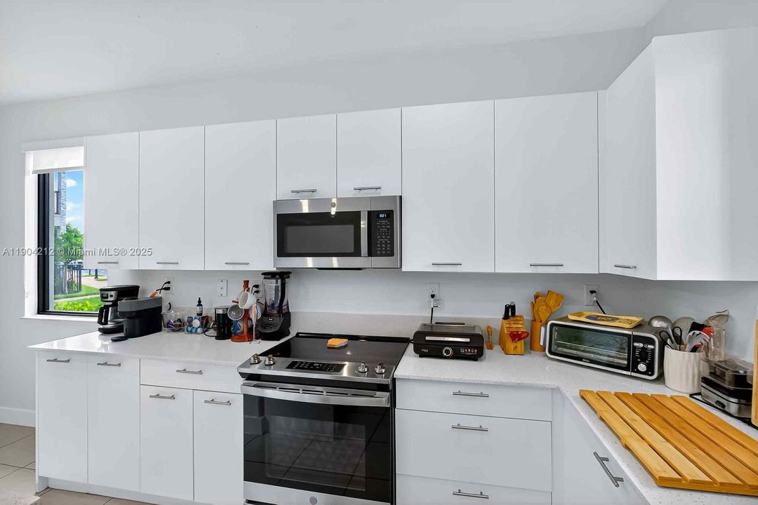 En Venta: $859,900 (3 camas, 3 baños, 1929 Pies cuadrados)