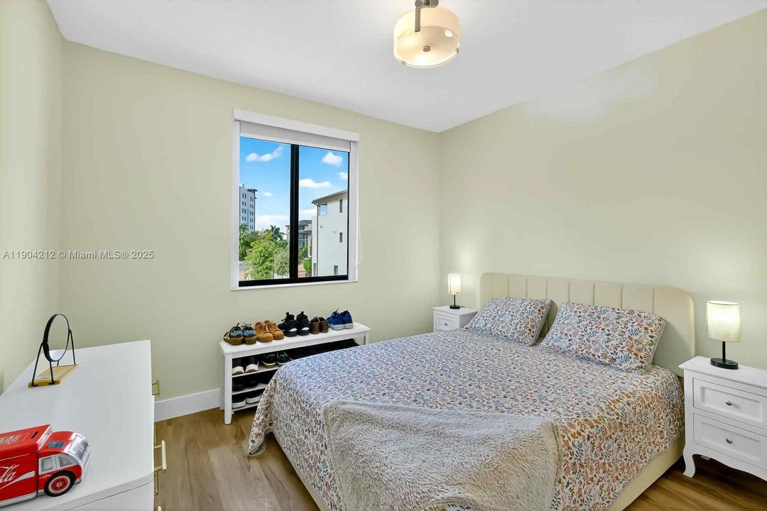 En Venta: $859,900 (3 camas, 3 baños, 1929 Pies cuadrados)