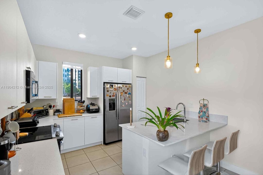 En Venta: $859,900 (3 camas, 3 baños, 1929 Pies cuadrados)