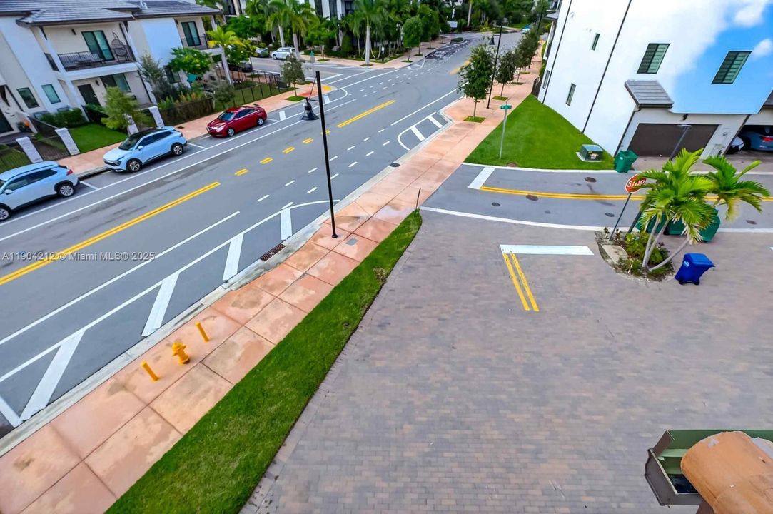 En Venta: $859,900 (3 camas, 3 baños, 1929 Pies cuadrados)