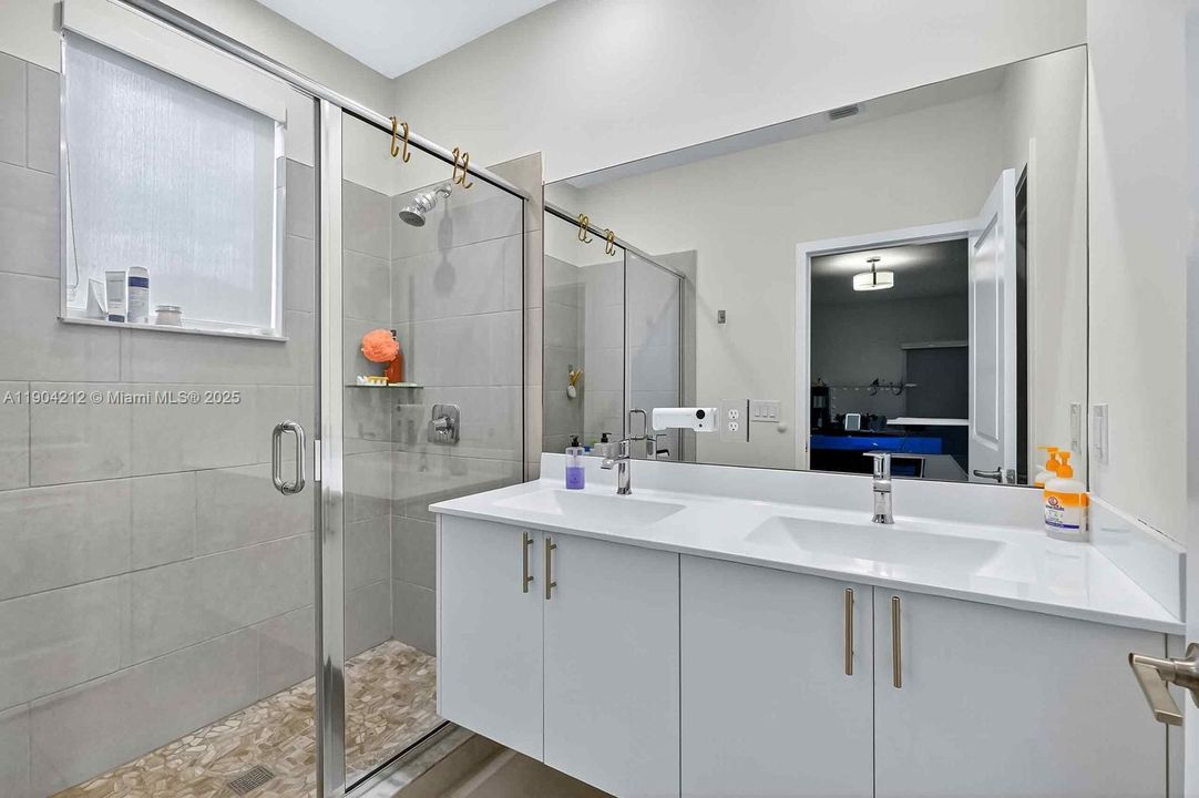 En Venta: $859,900 (3 camas, 3 baños, 1929 Pies cuadrados)