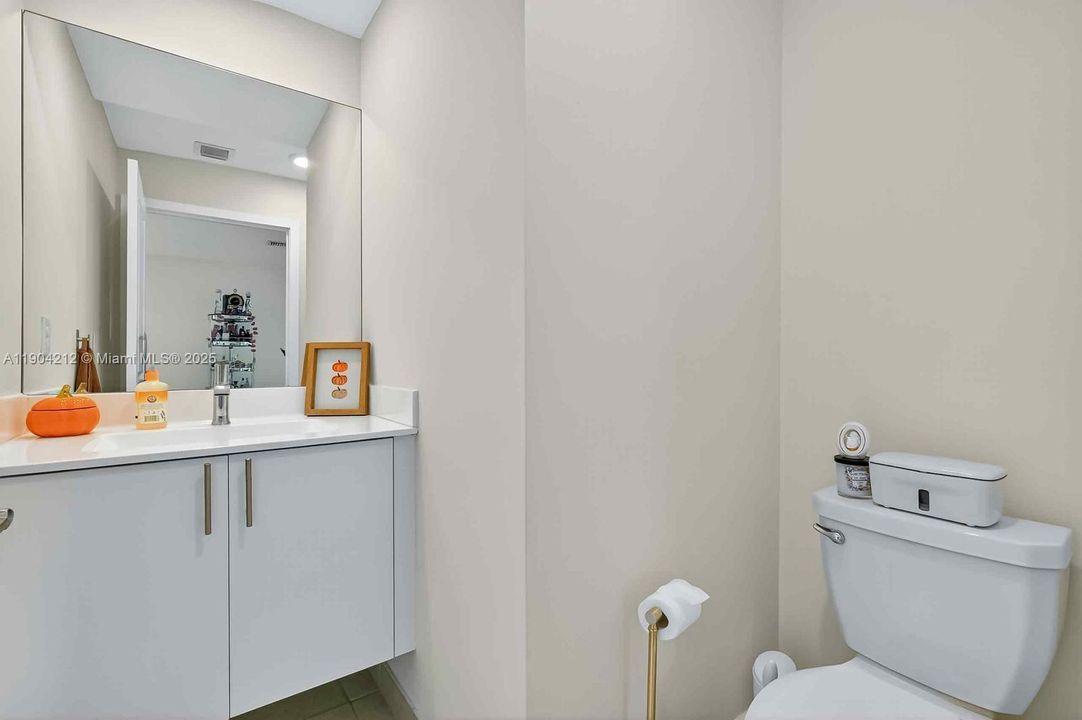 En Venta: $859,900 (3 camas, 3 baños, 1929 Pies cuadrados)