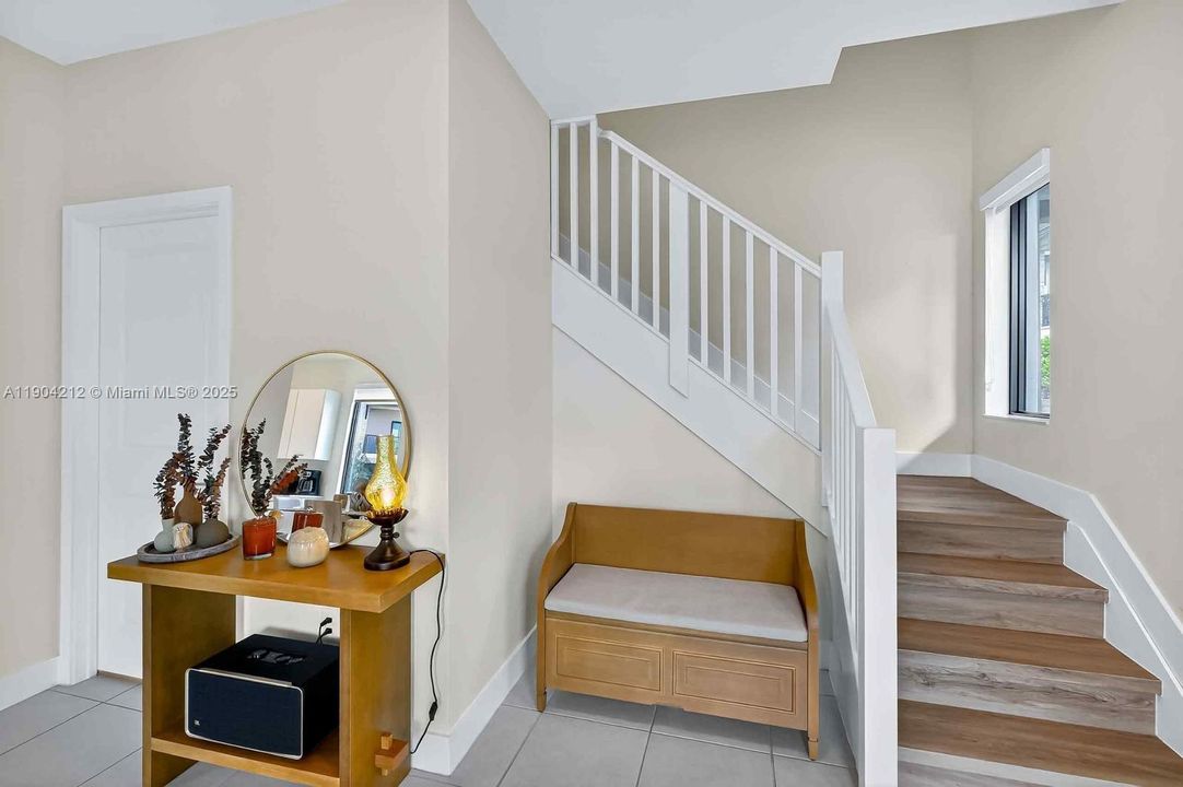 En Venta: $859,900 (3 camas, 3 baños, 1929 Pies cuadrados)