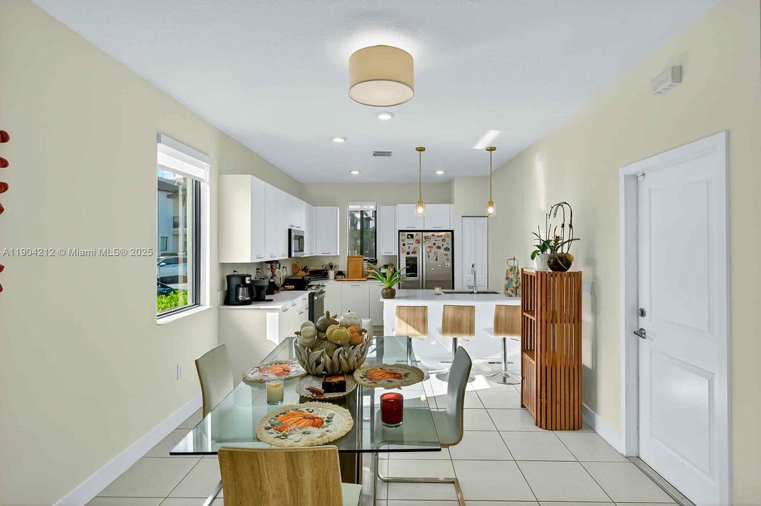 En Venta: $859,900 (3 camas, 3 baños, 1929 Pies cuadrados)