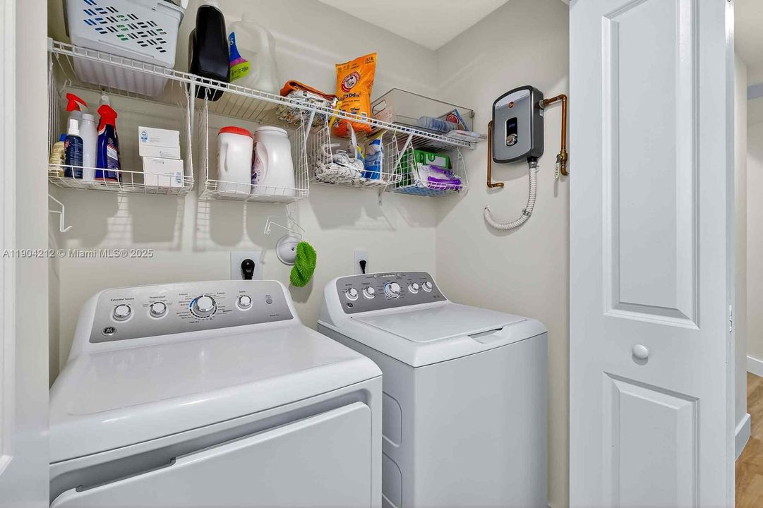 En Venta: $859,900 (3 camas, 3 baños, 1929 Pies cuadrados)