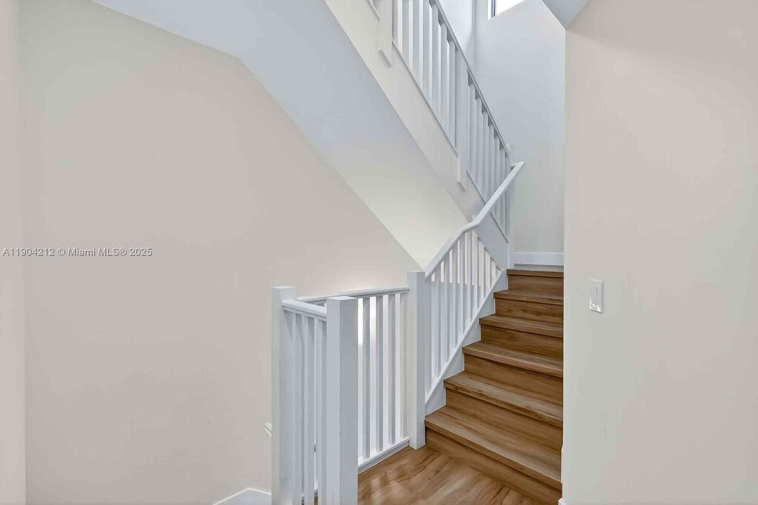 En Venta: $859,900 (3 camas, 3 baños, 1929 Pies cuadrados)