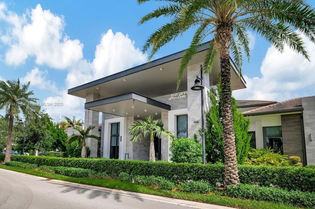 En Venta: $859,900 (3 camas, 3 baños, 1929 Pies cuadrados)