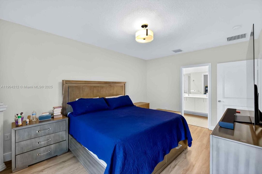 En Venta: $859,900 (3 camas, 3 baños, 1929 Pies cuadrados)