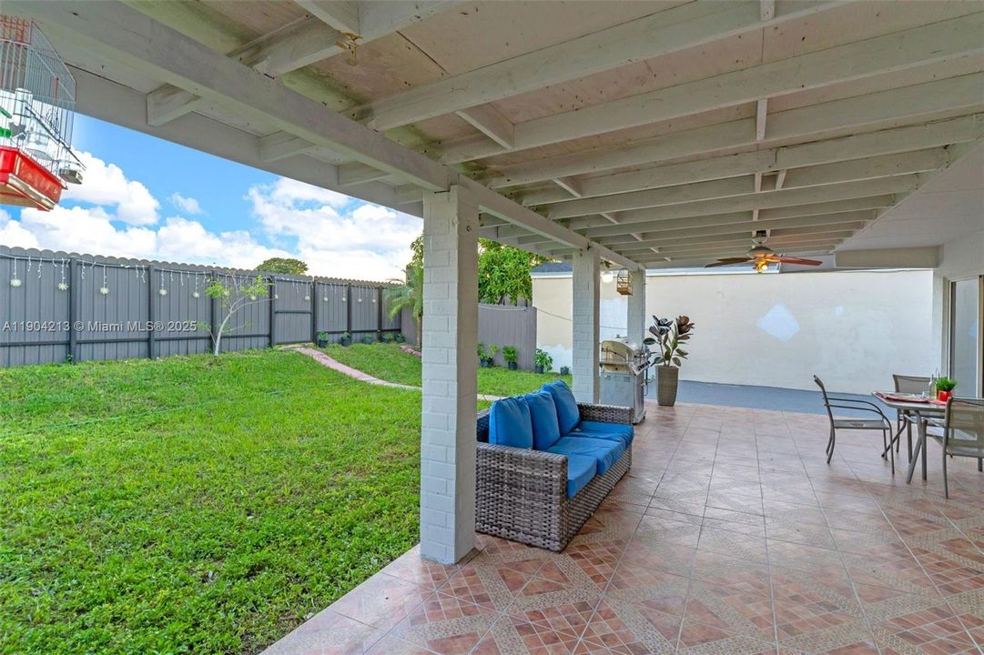 Active With Contract: $550,000 (3 beds, 2 baths, 1365 Square Feet)