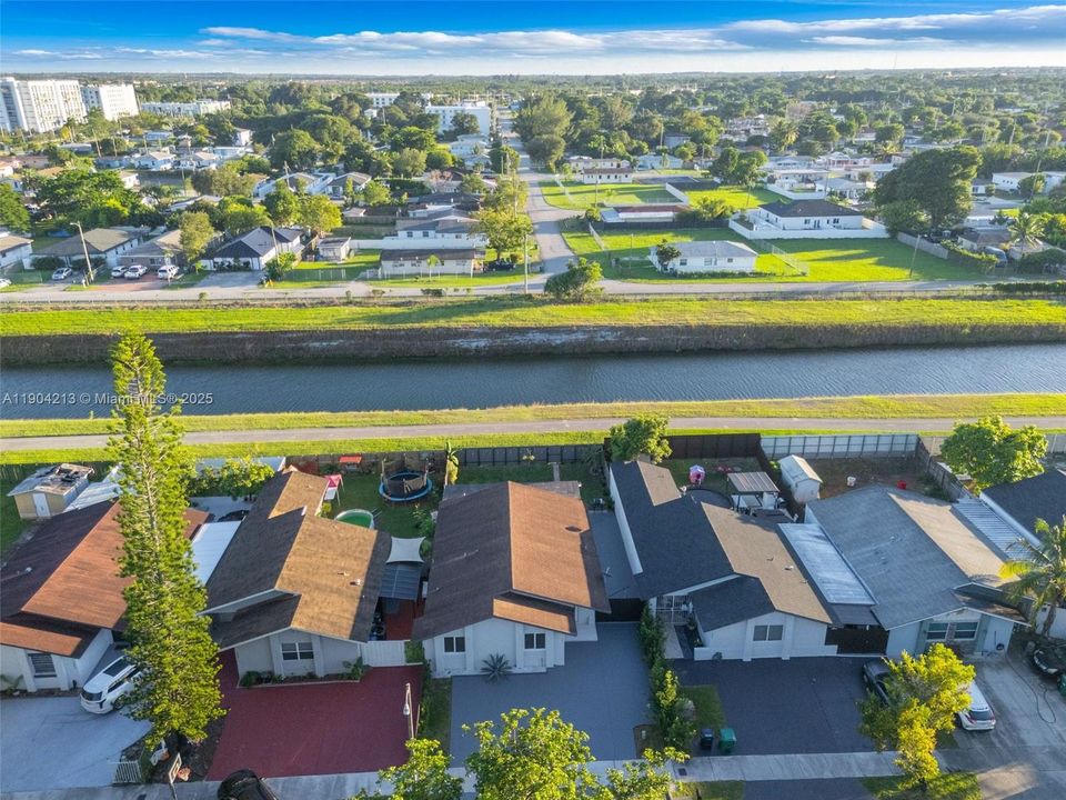 Active With Contract: $550,000 (3 beds, 2 baths, 1365 Square Feet)