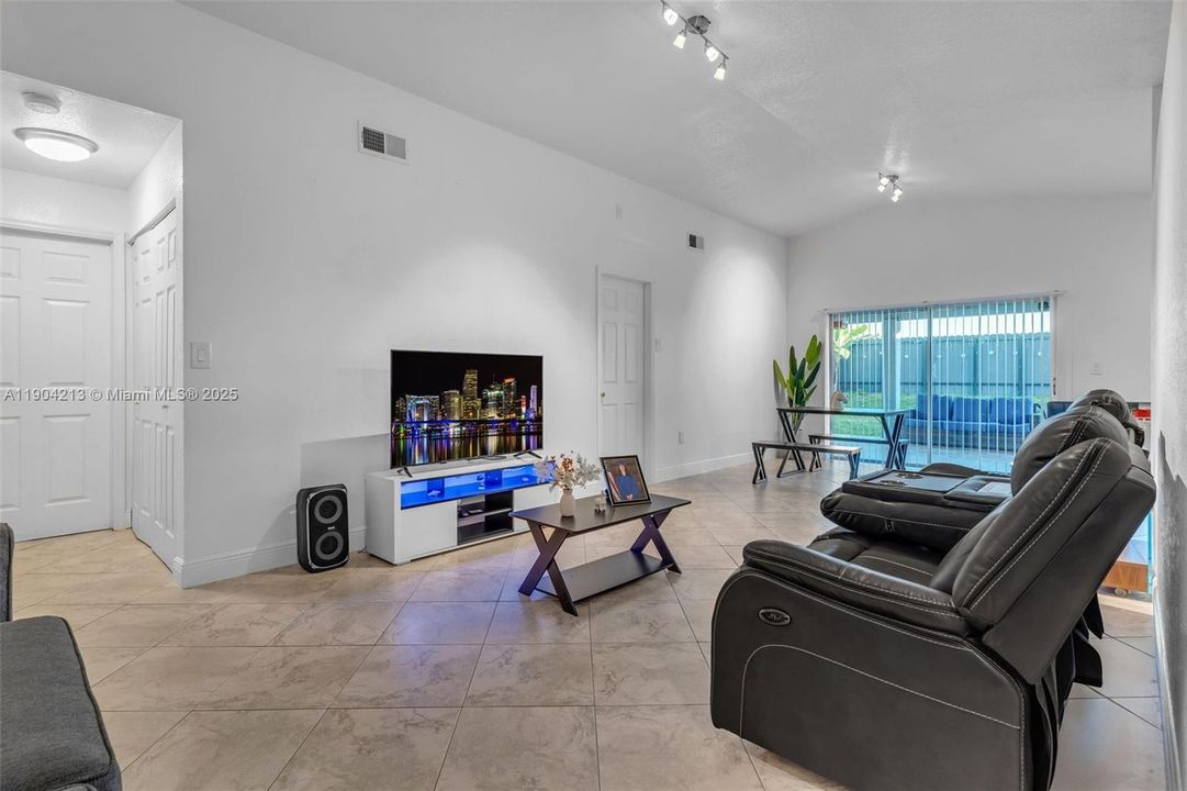 Active With Contract: $550,000 (3 beds, 2 baths, 1365 Square Feet)