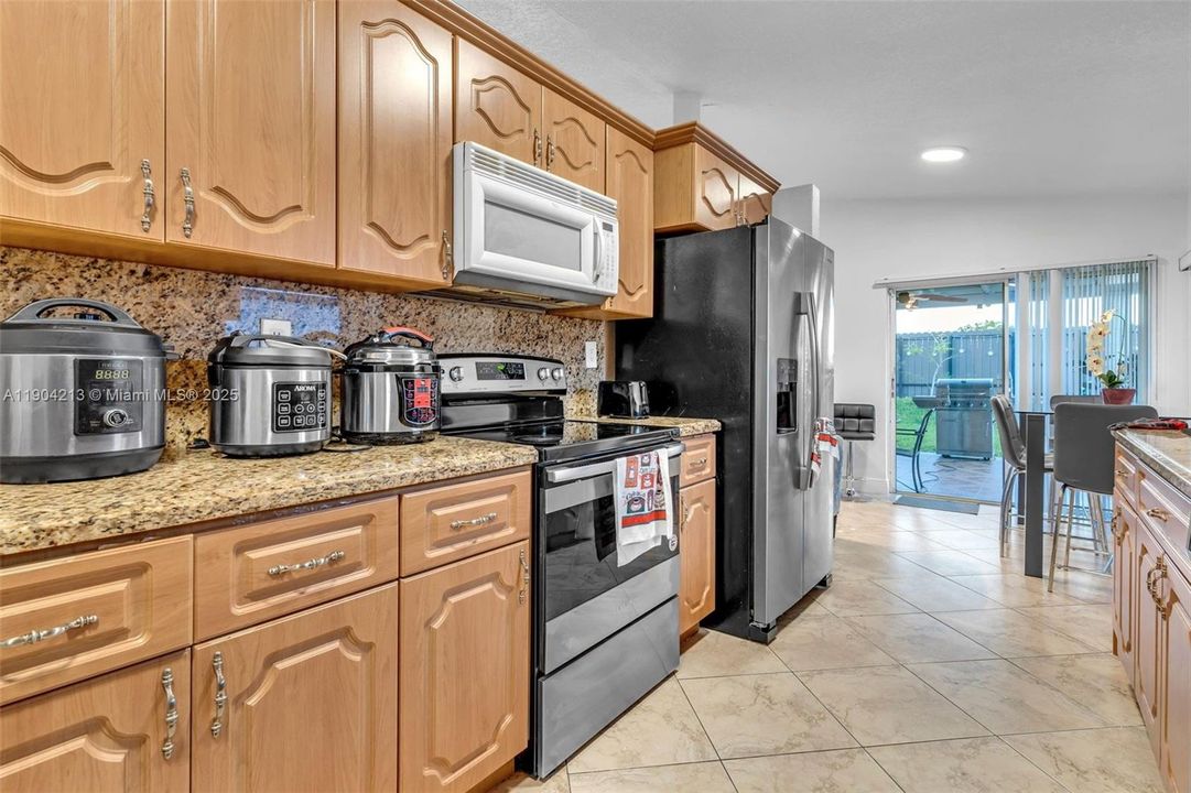 Active With Contract: $550,000 (3 beds, 2 baths, 1365 Square Feet)