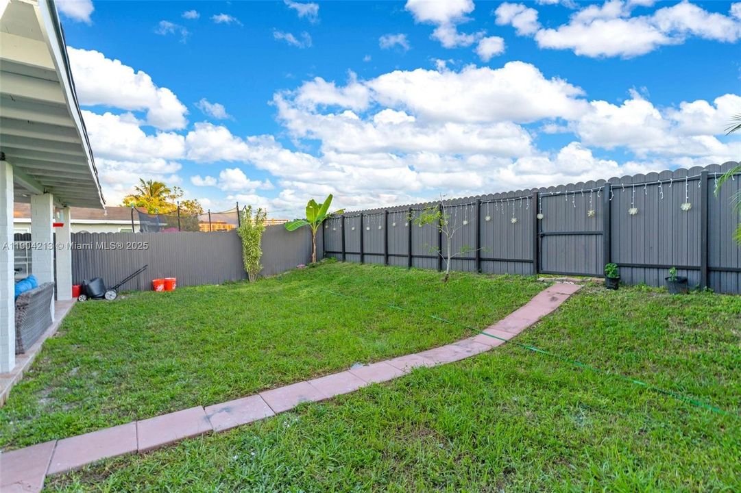 Active With Contract: $550,000 (3 beds, 2 baths, 1365 Square Feet)