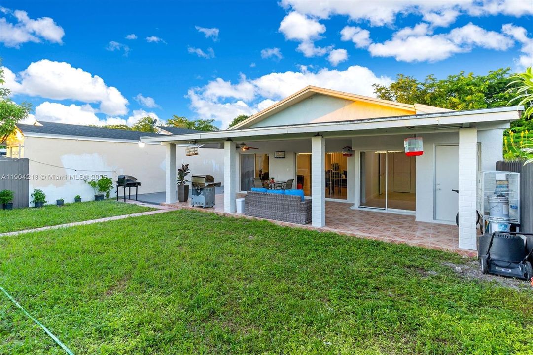 Active With Contract: $550,000 (3 beds, 2 baths, 1365 Square Feet)