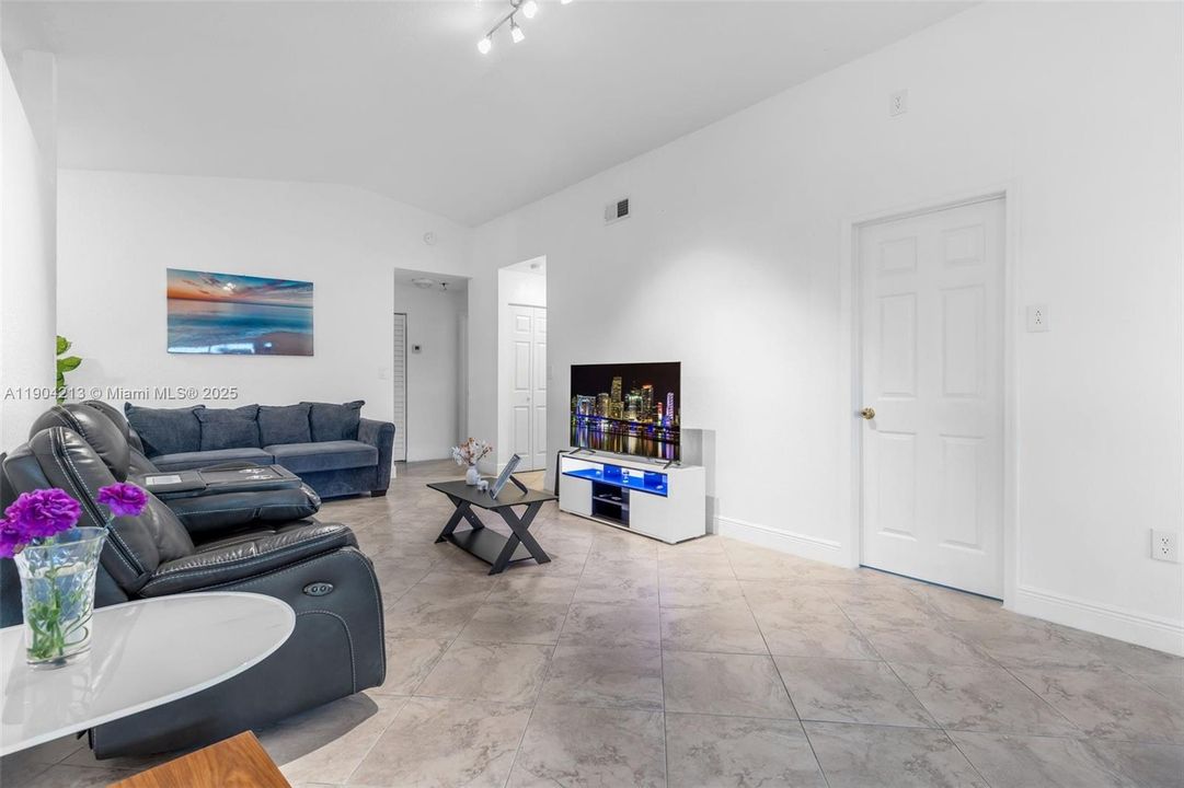 Active With Contract: $550,000 (3 beds, 2 baths, 1365 Square Feet)