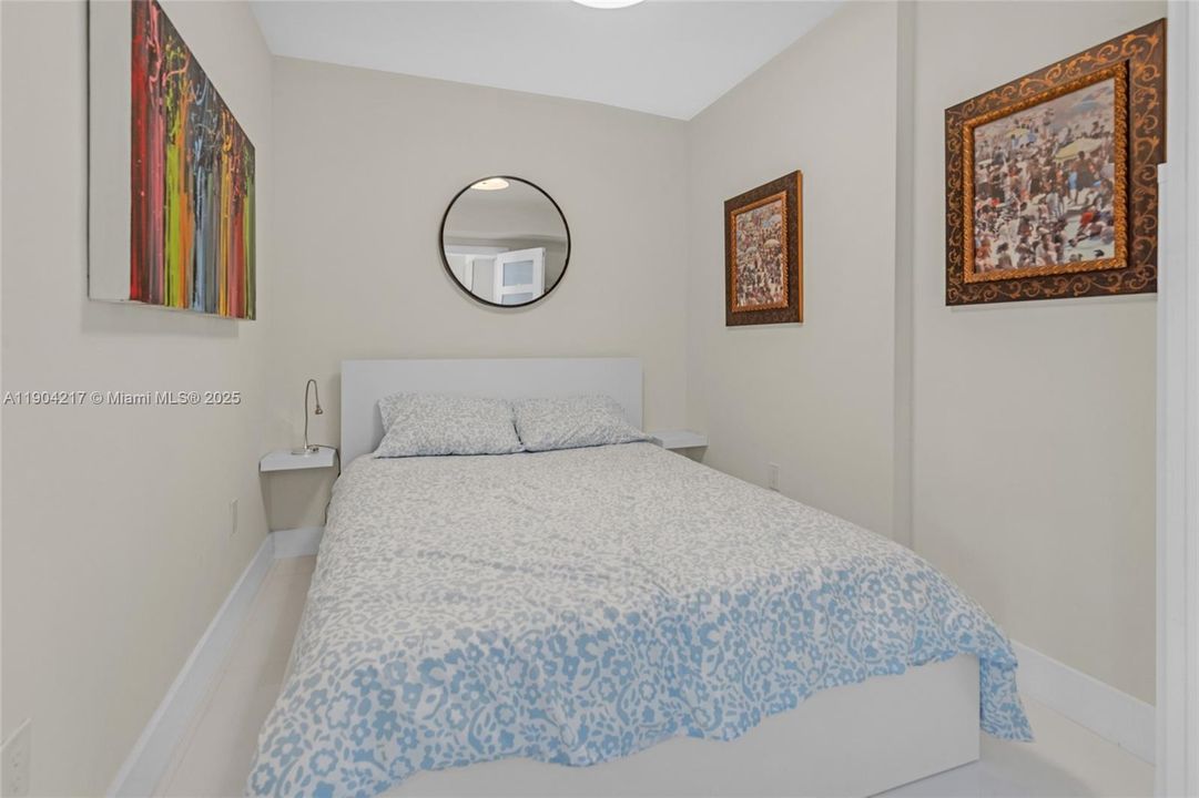 For Sale: $595,000 (2 beds, 2 baths, 870 Square Feet)