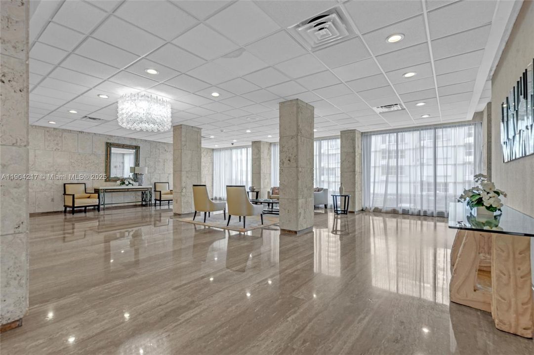 For Sale: $595,000 (2 beds, 2 baths, 870 Square Feet)