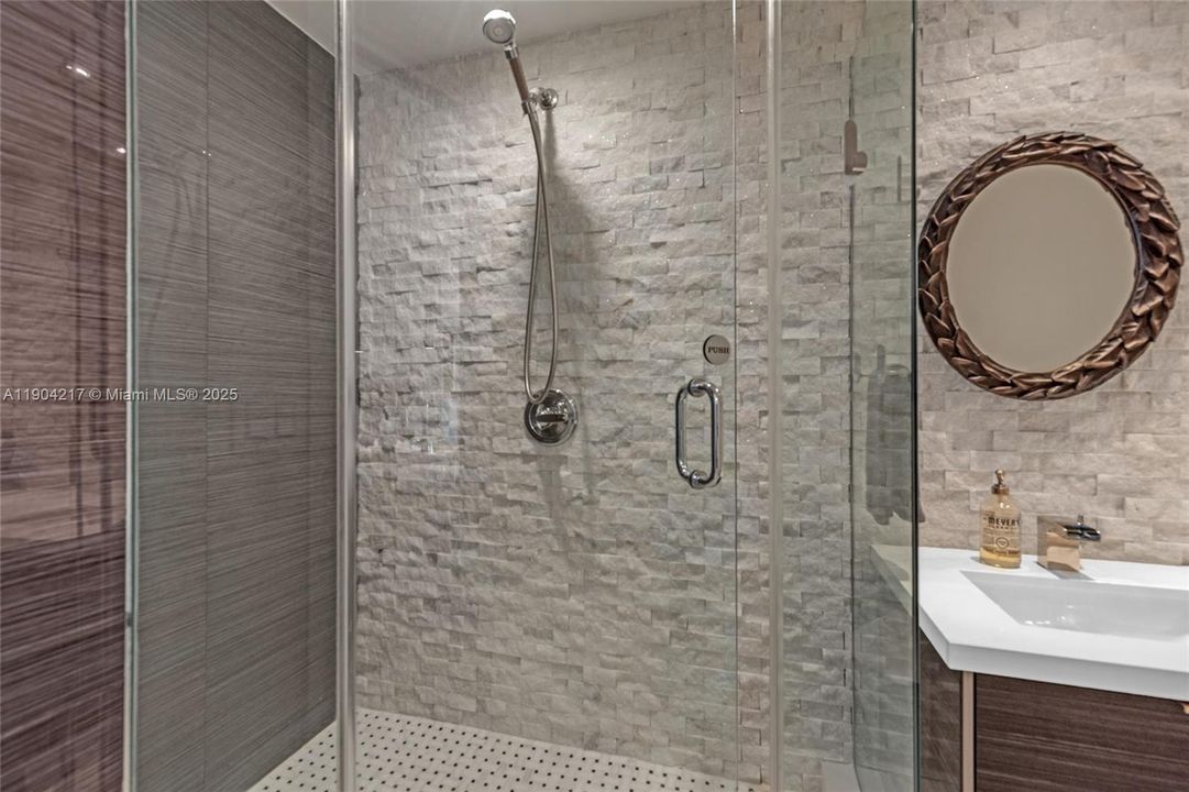 For Sale: $595,000 (2 beds, 2 baths, 870 Square Feet)