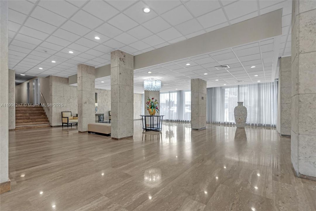 For Sale: $595,000 (2 beds, 2 baths, 870 Square Feet)