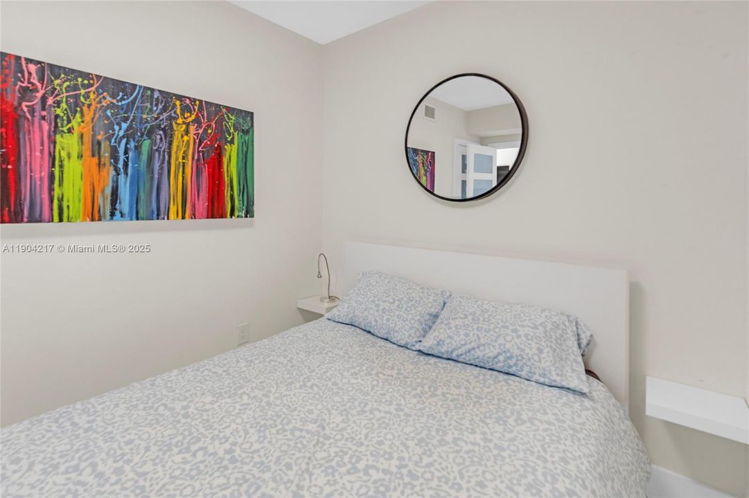 For Sale: $595,000 (2 beds, 2 baths, 870 Square Feet)