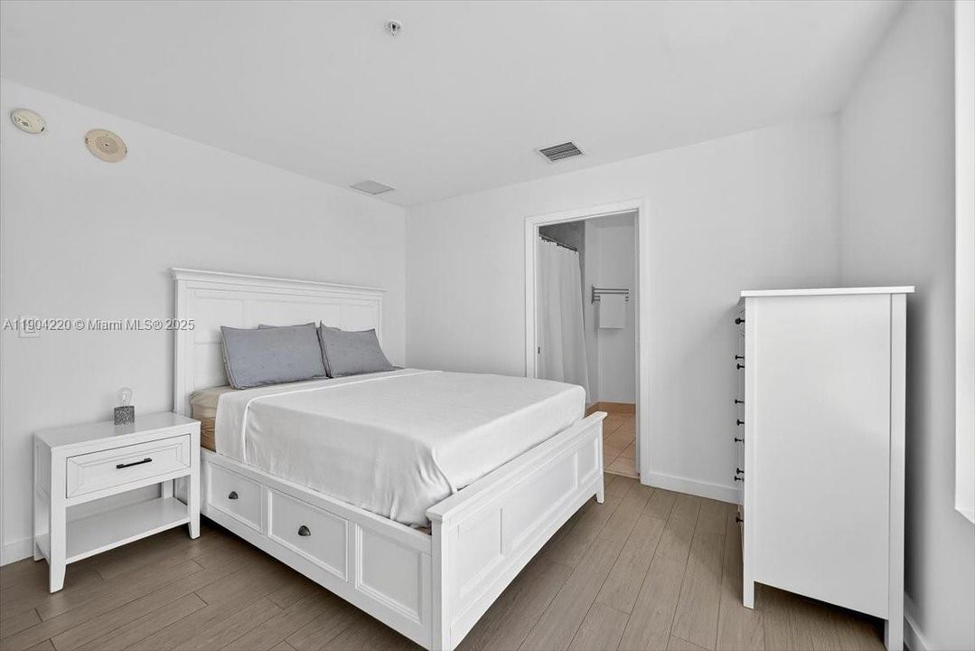 待售: $635,000 (2 贝兹, 2 浴室, 1162 平方英尺)