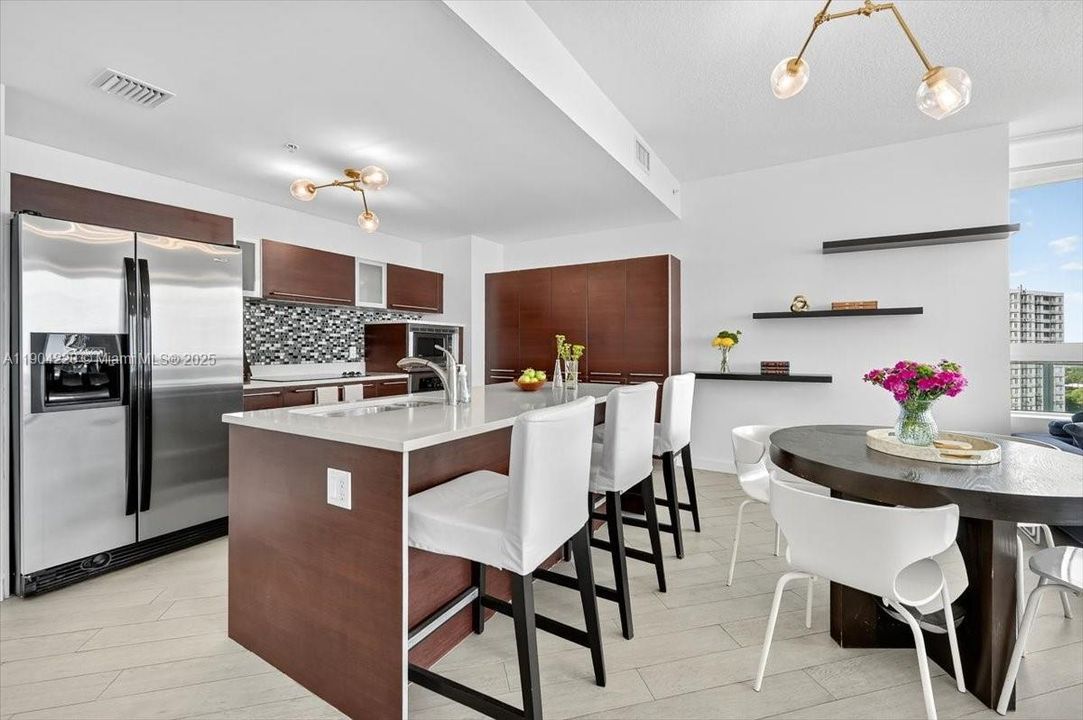 待售: $635,000 (2 贝兹, 2 浴室, 1162 平方英尺)