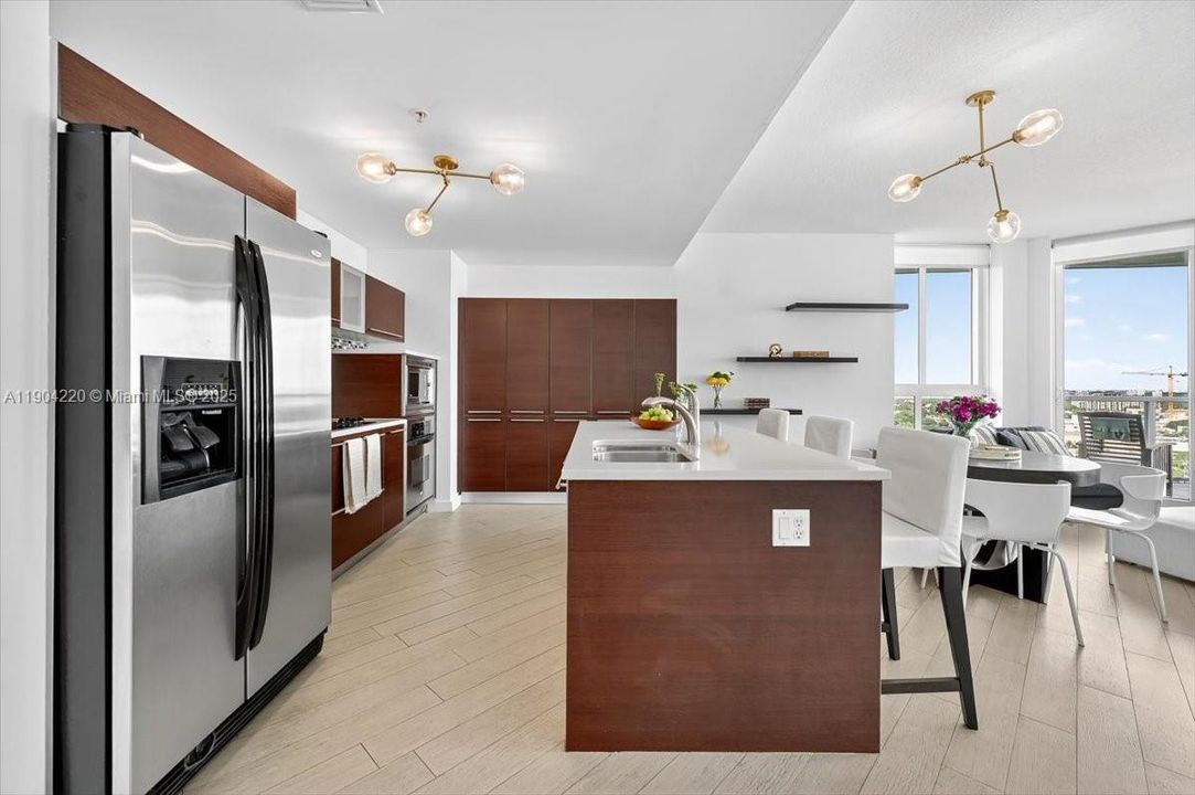 待售: $635,000 (2 贝兹, 2 浴室, 1162 平方英尺)