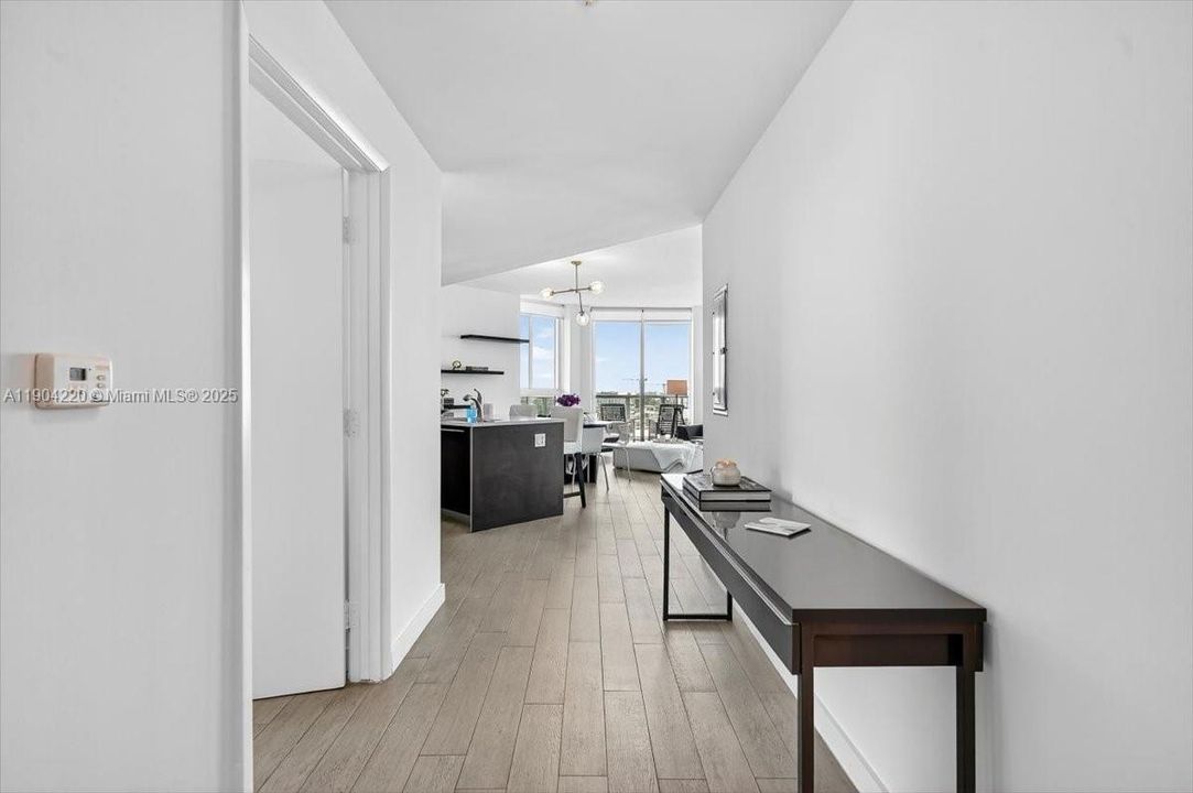 待售: $635,000 (2 贝兹, 2 浴室, 1162 平方英尺)