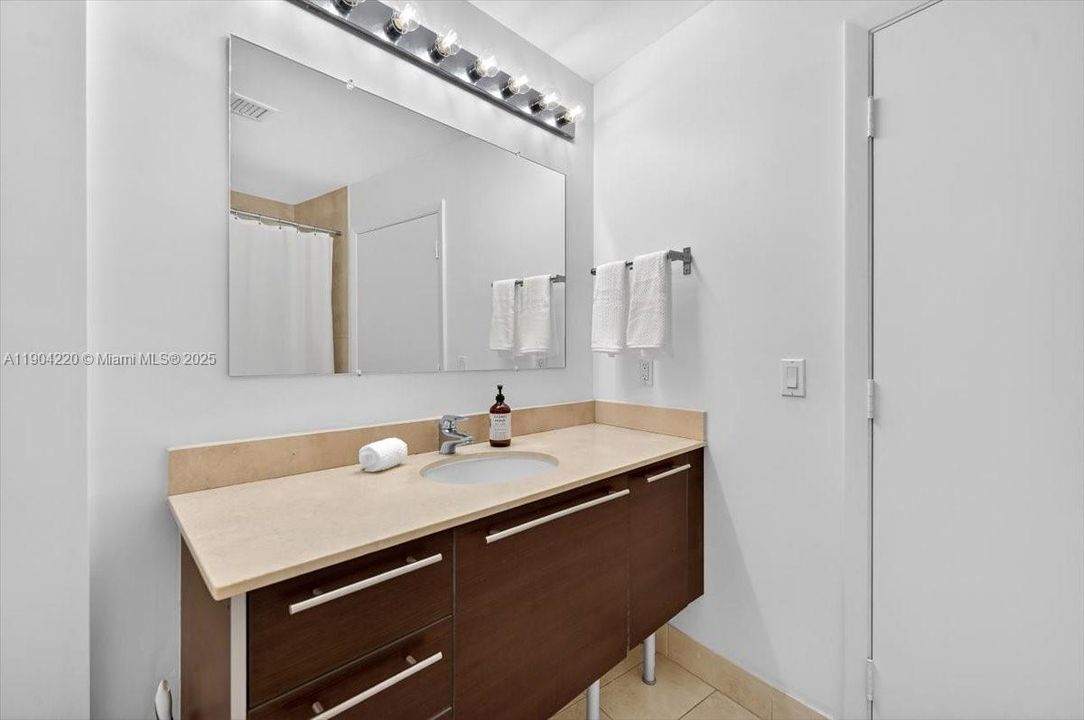 待售: $635,000 (2 贝兹, 2 浴室, 1162 平方英尺)