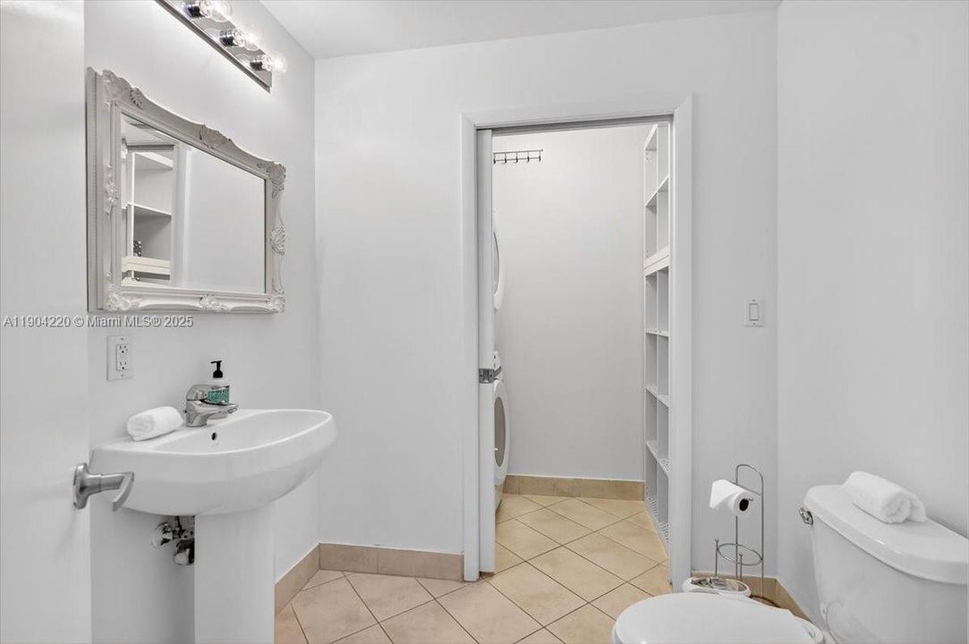 待售: $635,000 (2 贝兹, 2 浴室, 1162 平方英尺)