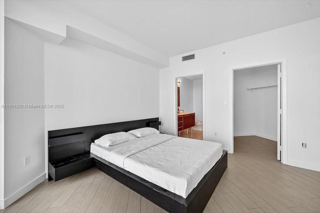 待售: $635,000 (2 贝兹, 2 浴室, 1162 平方英尺)