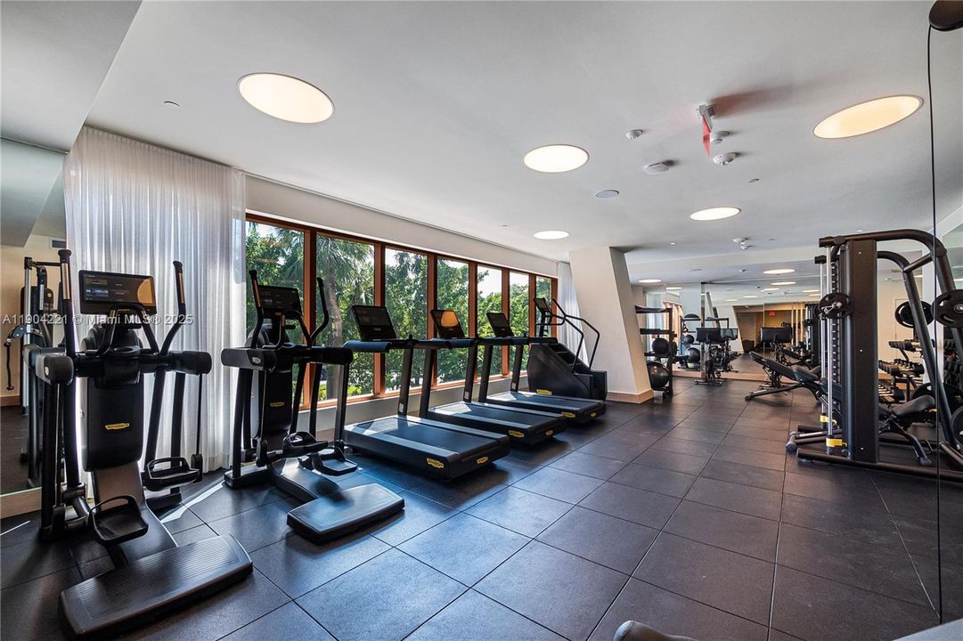 Recently Rented: $9,200 (2 beds, 2 baths, 982 Square Feet)