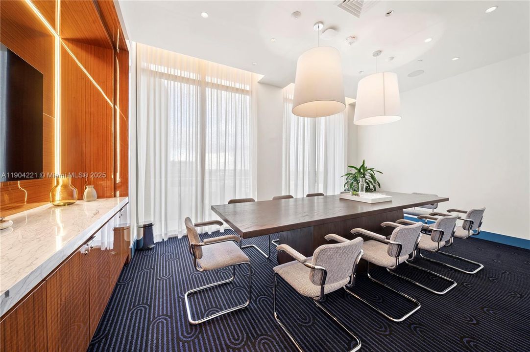 Recently Rented: $9,200 (2 beds, 2 baths, 982 Square Feet)