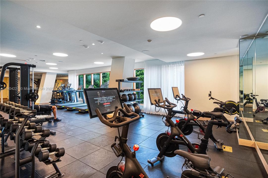 Recently Rented: $9,200 (2 beds, 2 baths, 982 Square Feet)