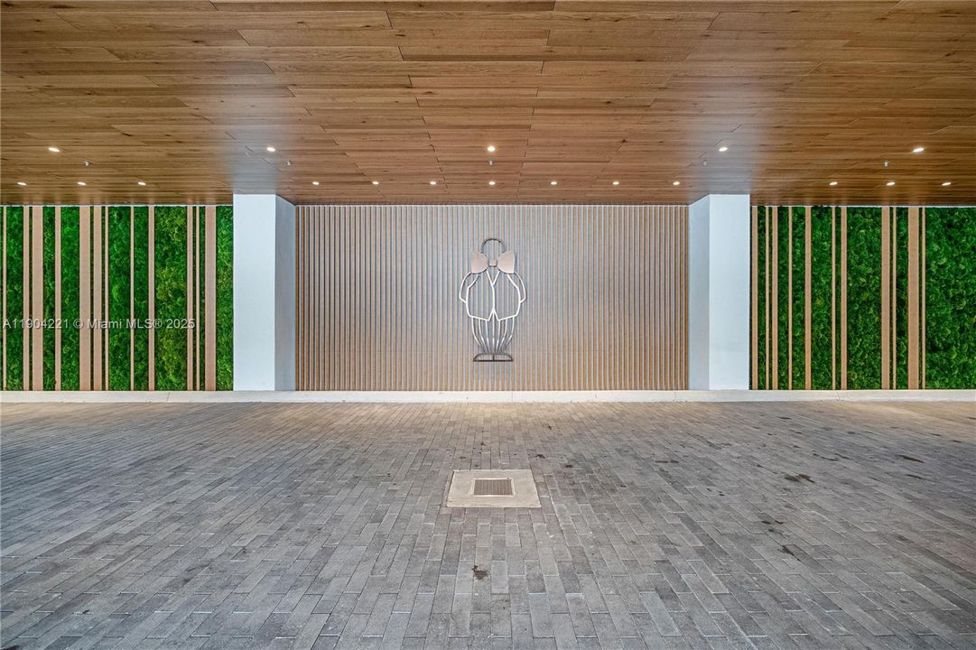 Recently Rented: $9,200 (2 beds, 2 baths, 982 Square Feet)