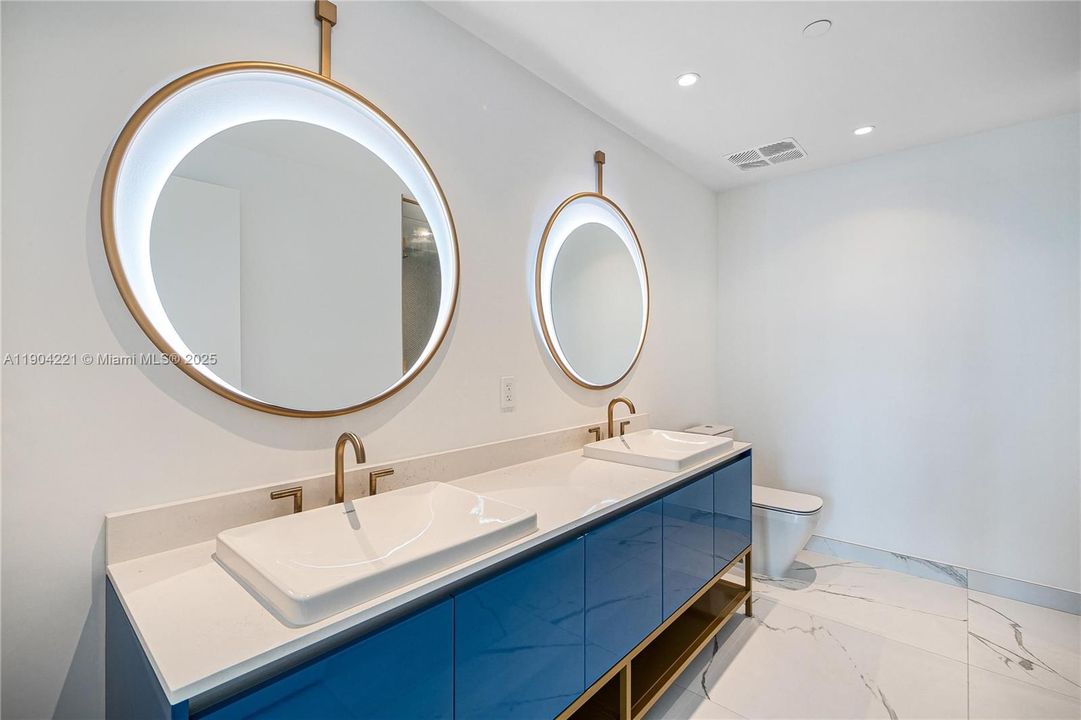 Recently Rented: $9,200 (2 beds, 2 baths, 982 Square Feet)