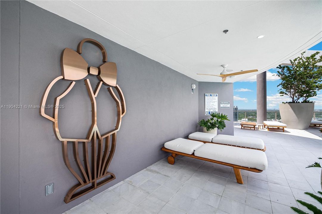 Recently Rented: $9,200 (2 beds, 2 baths, 982 Square Feet)