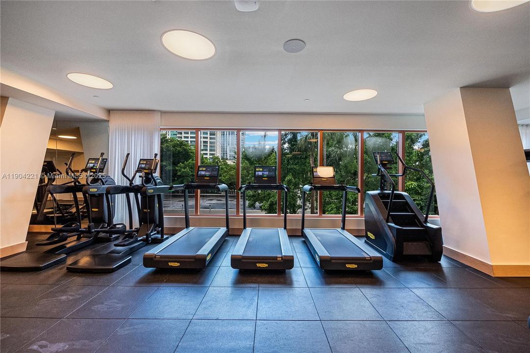 Recently Rented: $9,200 (2 beds, 2 baths, 982 Square Feet)