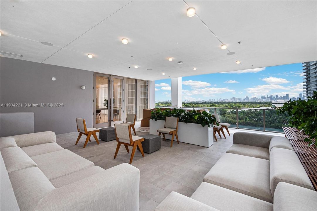 Recently Rented: $9,200 (2 beds, 2 baths, 982 Square Feet)