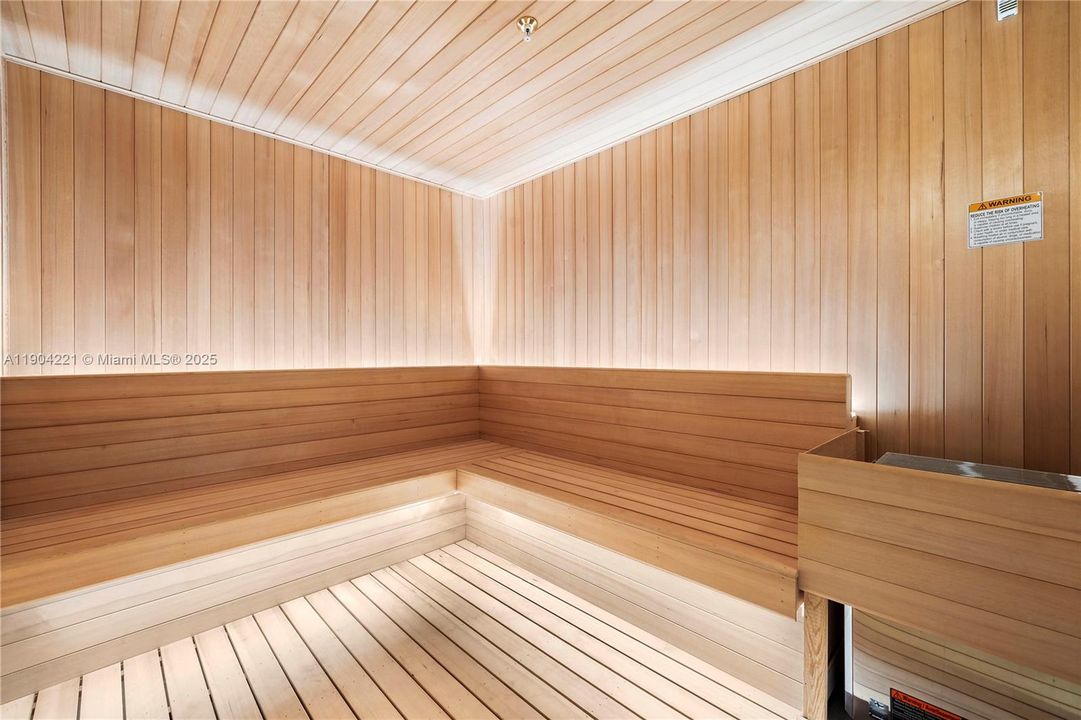 Recently Rented: $9,200 (2 beds, 2 baths, 982 Square Feet)