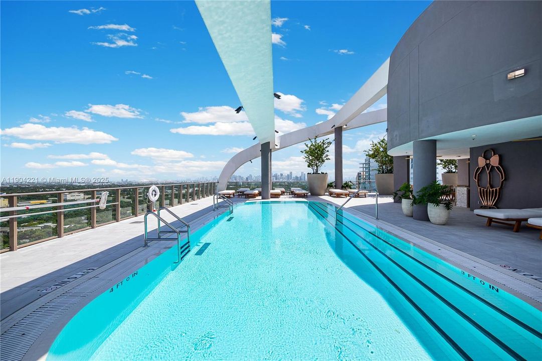 Recently Rented: $9,200 (2 beds, 2 baths, 982 Square Feet)