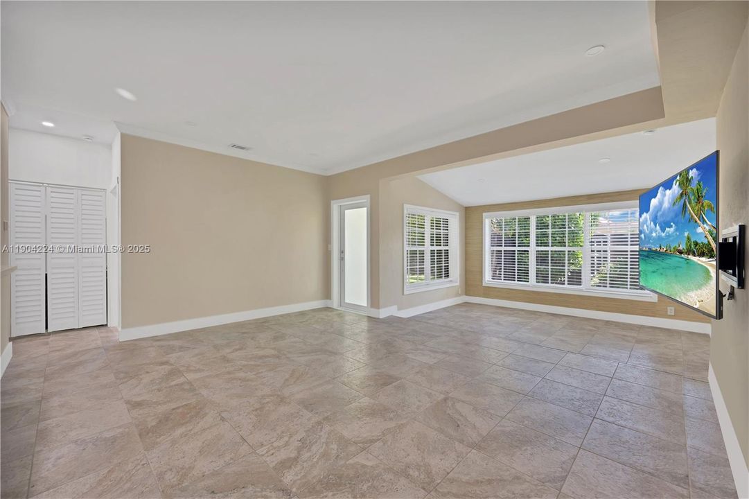 For Rent: $5,000 (3 beds, 3 baths, 1659 Square Feet)