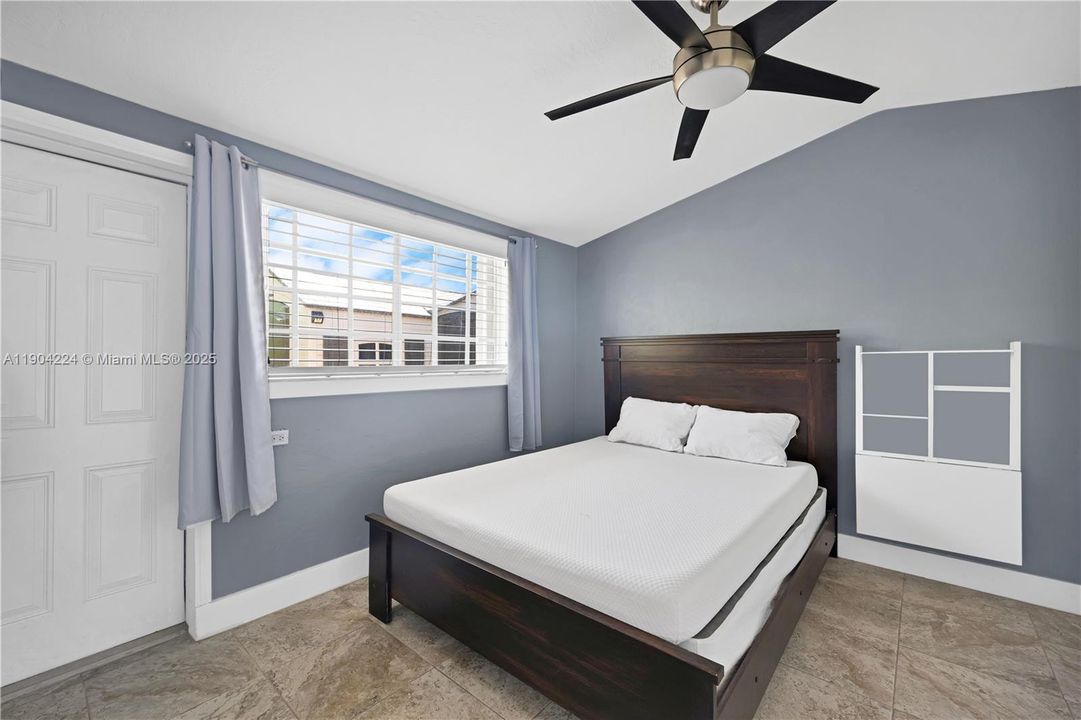 For Rent: $5,000 (3 beds, 3 baths, 1659 Square Feet)