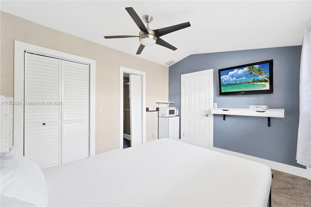 For Rent: $5,000 (3 beds, 3 baths, 1659 Square Feet)