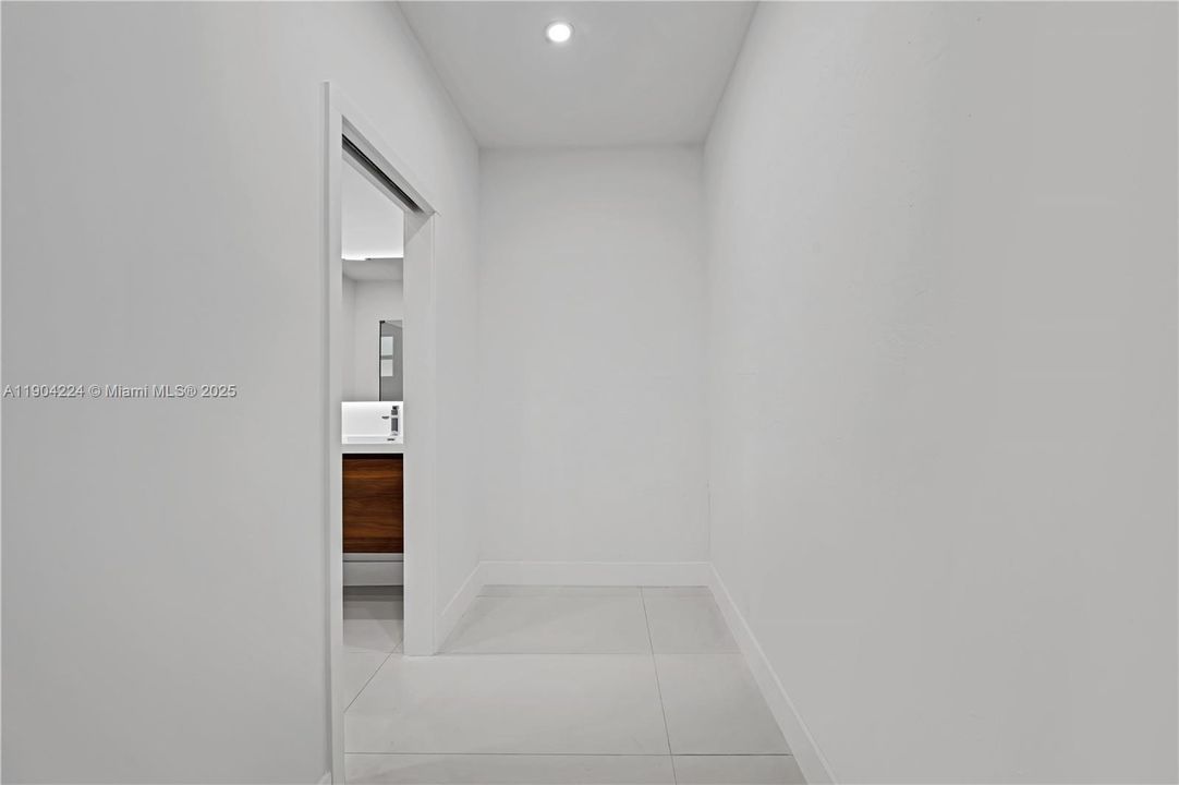 For Rent: $5,000 (3 beds, 3 baths, 1659 Square Feet)