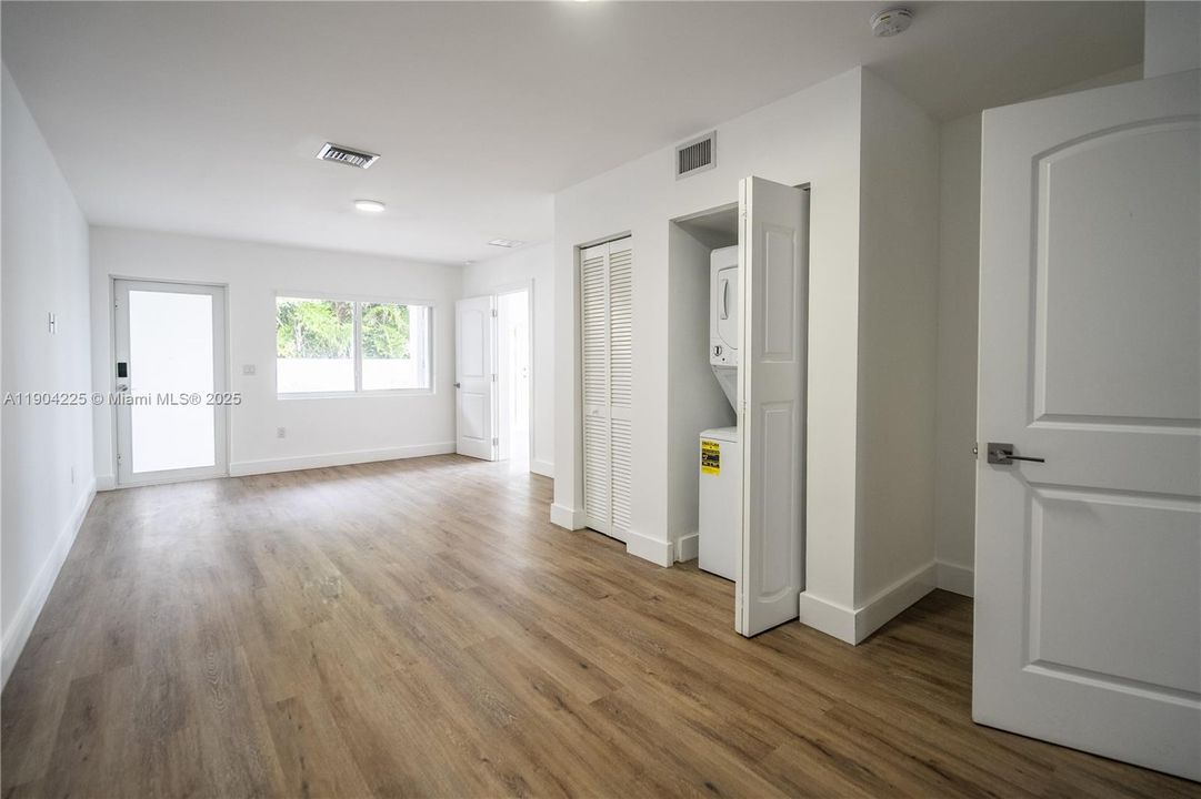 For Rent: $3,000 (2 beds, 2 baths, 1000 Square Feet)